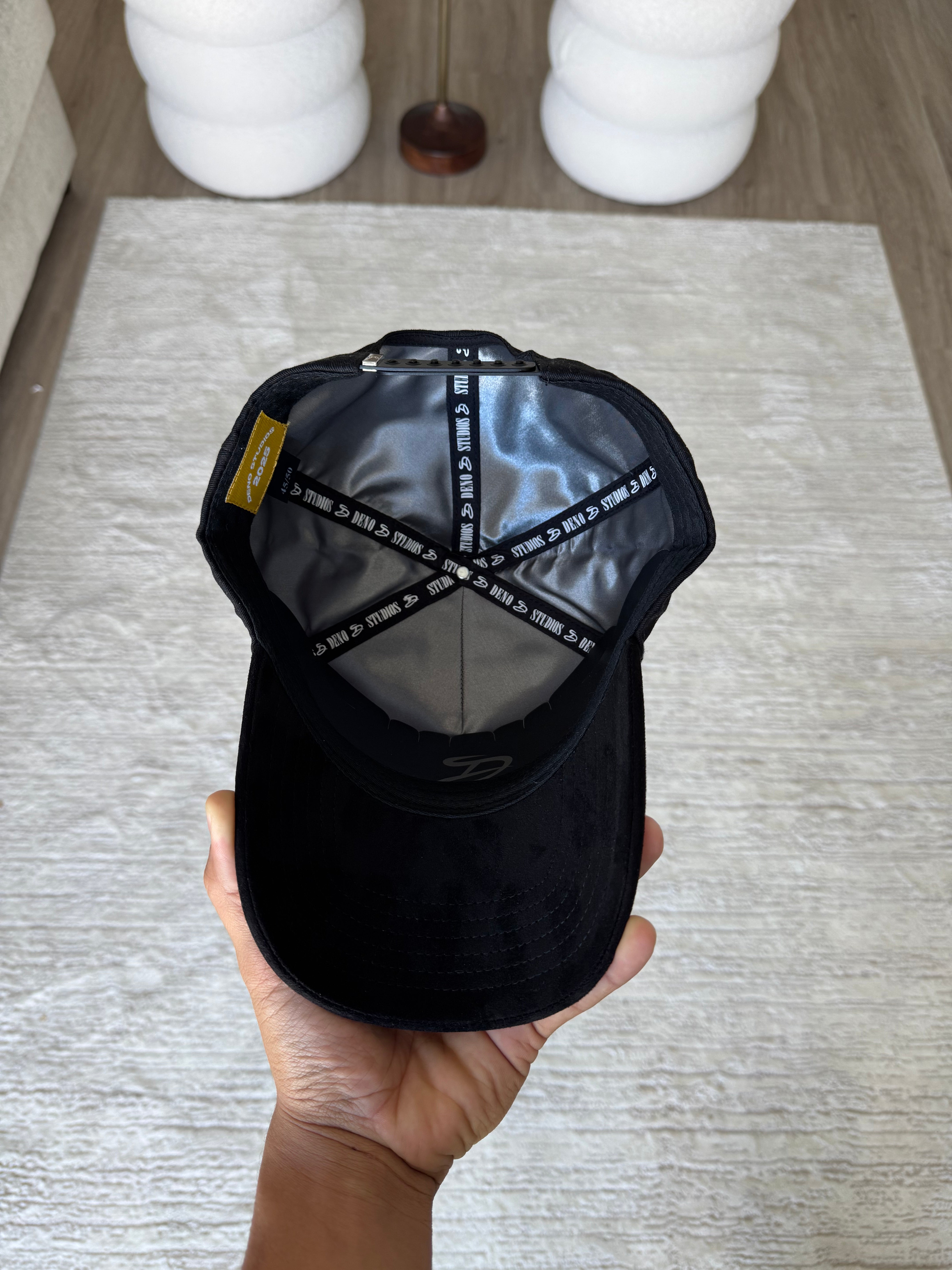 BLACK 3021